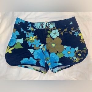 ⚠️SOLD via Instagram⚠️ 90s Floral Summer Shorts!